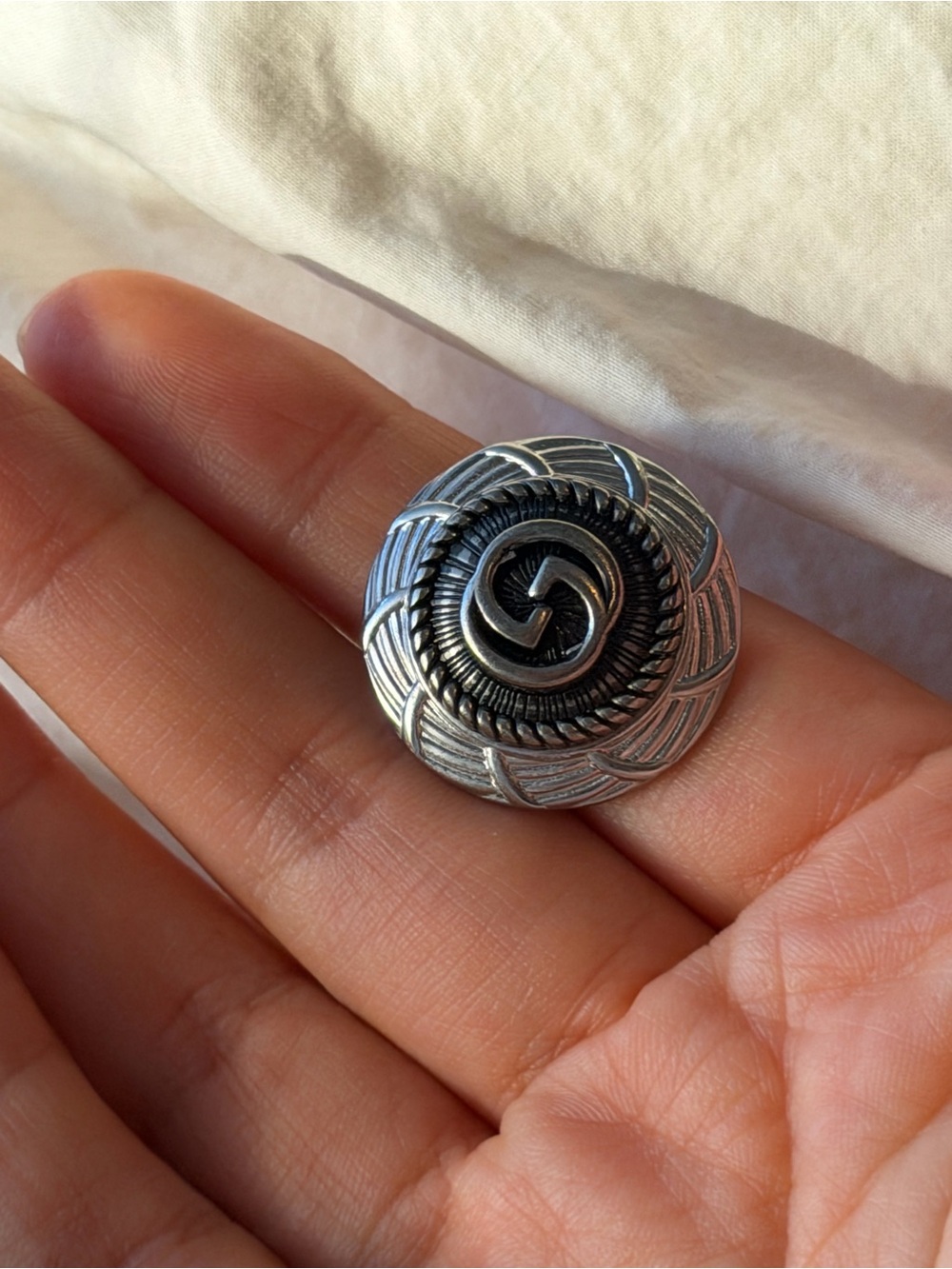 Gucci Button Ring - Picture 4 of 8